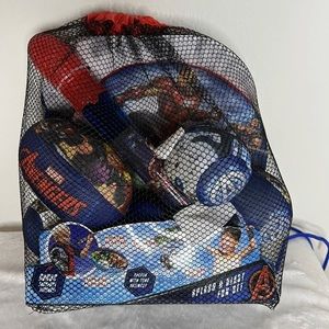 Marvel Avengers Splash & Blast Fun 7-piece Set Bonus Backpack - Pool Toys